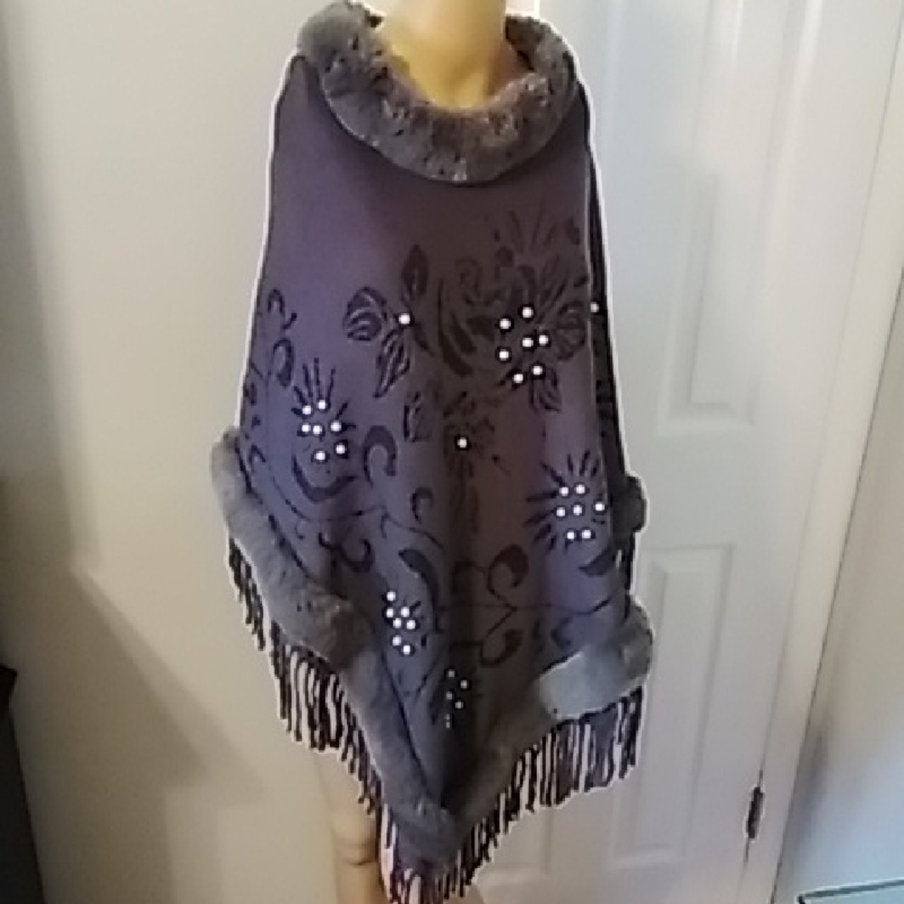 Stylish Gray Poncho with Floral Design PINKLICOUS FAUX FUR